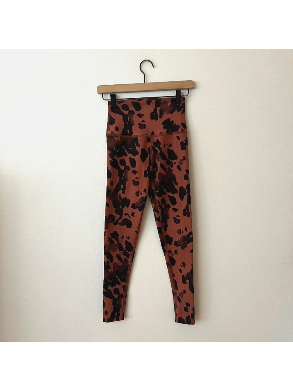 Beyond Yoga Copper Cow High Rise Midi Leggings Women's Size Small